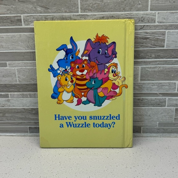 Hasbro Wuzzles Moosel's Special Gift Book - Yellow and Blue - Picture 2 of 7